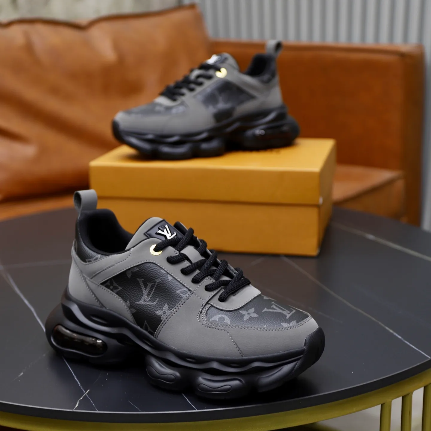 Ex-factory price: 462💰🙅‍♂️🙅‍♂️🙅‍♂️ Brand: Louis Vuitton Standard code: 38-44 (45 customized) Grade: Same as the official website Material: Original cowhide splicing fabric Comfortable and breathable lining Lightweight, soft and wear-resistant outsole Style category: Men's fashionable casual shoes Running sneakers Distinguished luxury brand elements Top luxury Color: actual picture color